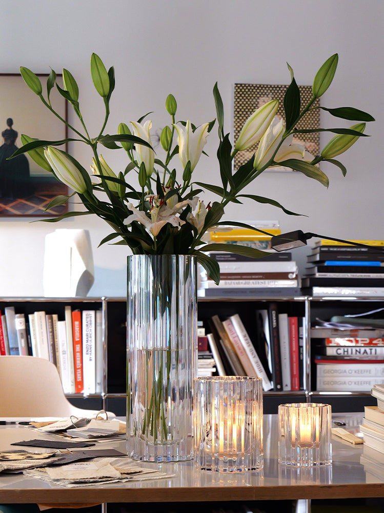 HURRICANE CRYSTAL LILY, Strict Vase